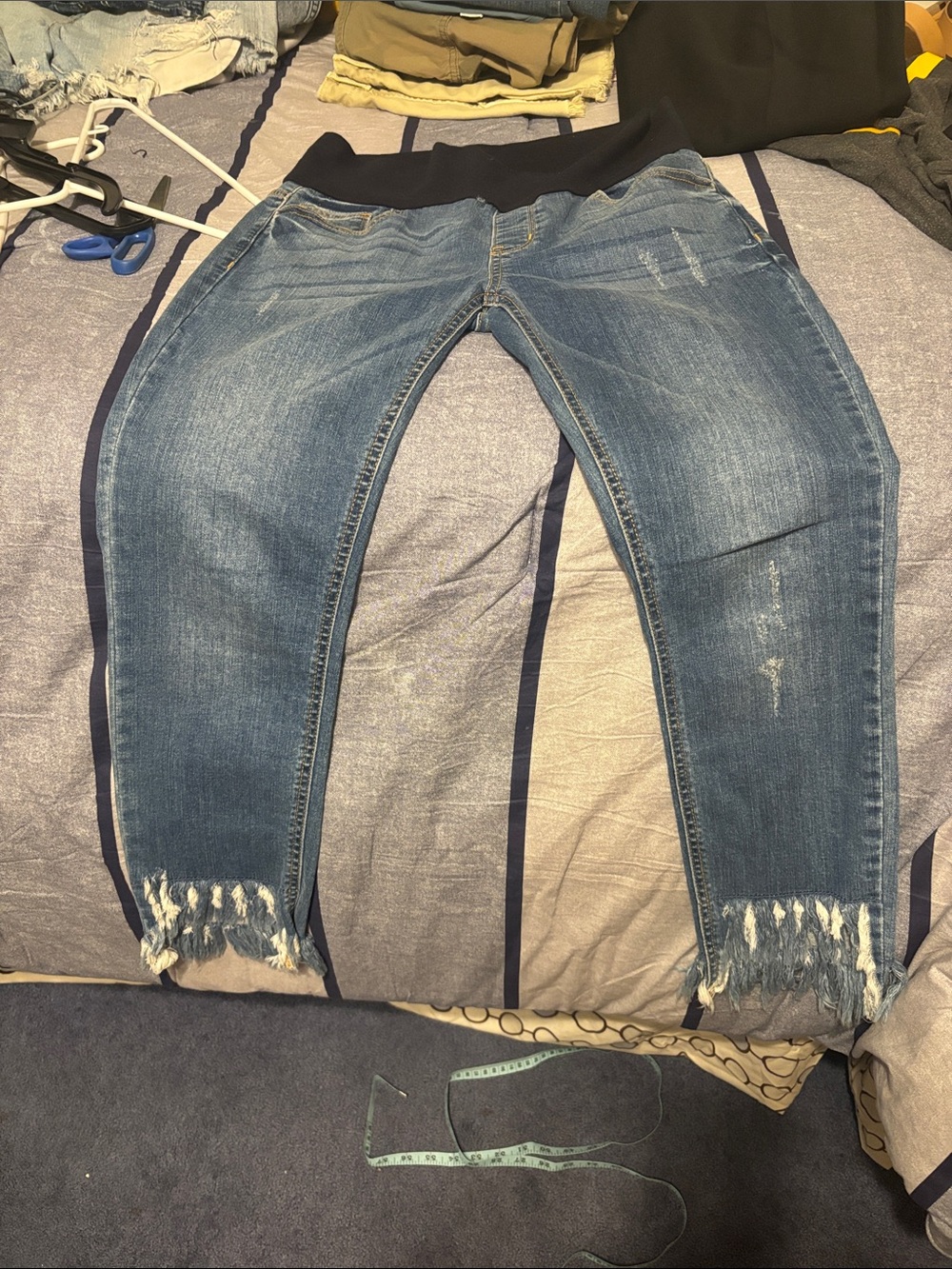 Women’s Blue Distressed Fringe Hem Stretch capris with elastic band